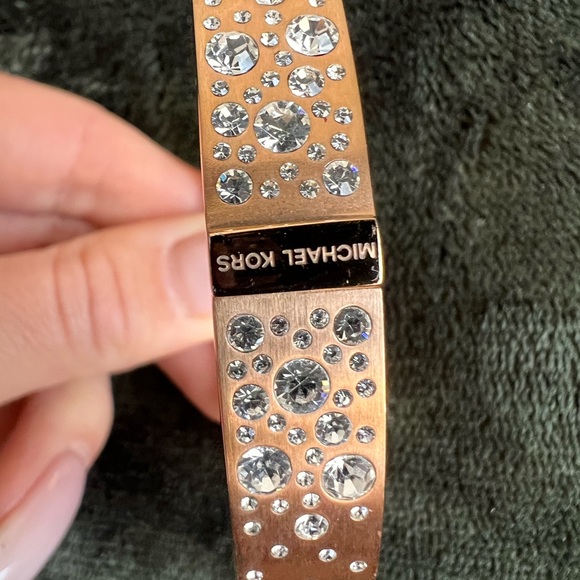 MICHAEL KORS ROSE GOLD TONE,SCATTERED PAVE HINGE OVAL CUFF BRACELET MKJ5989 - Picture 5 of 9